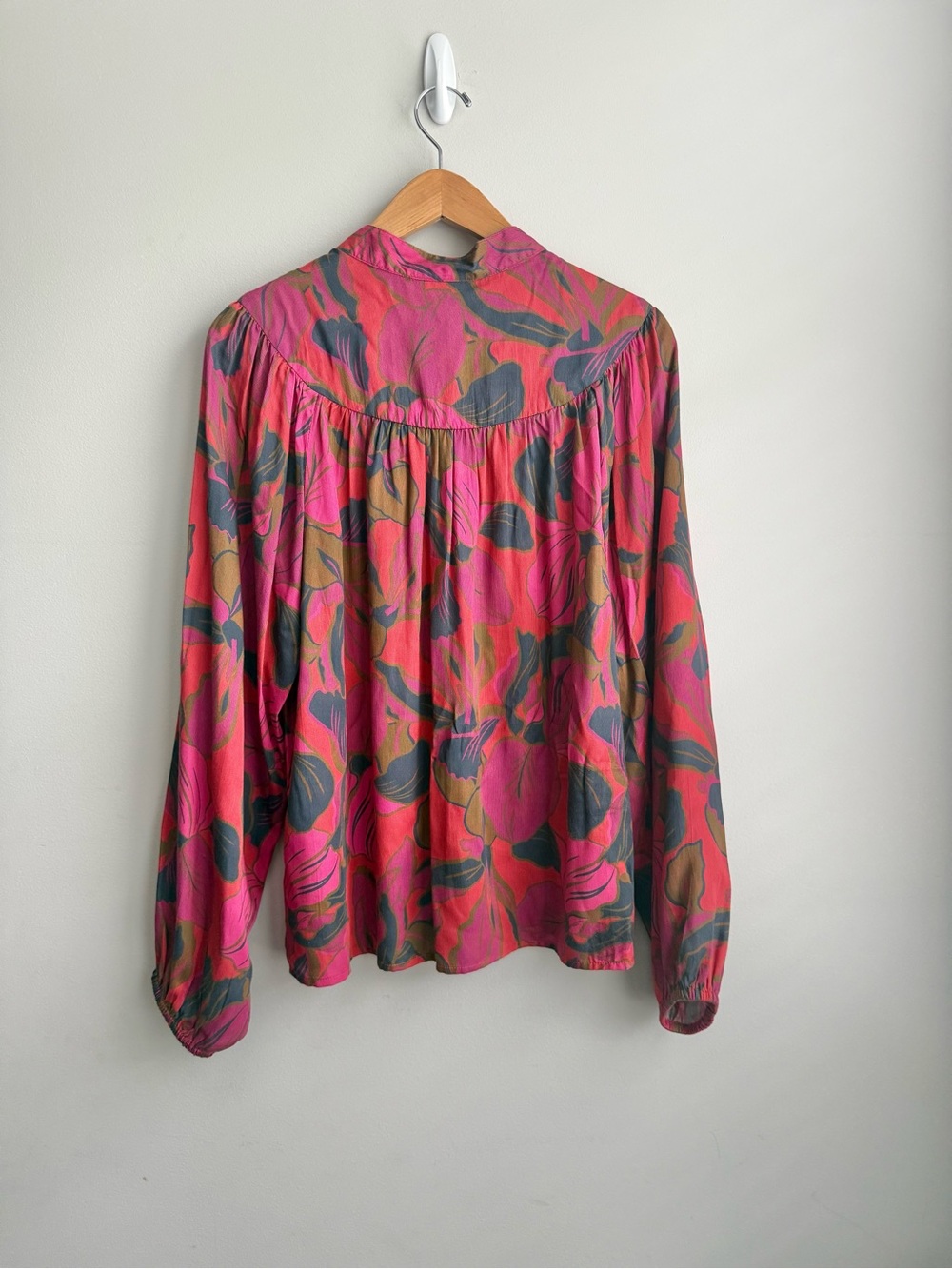 LaRoque Bailey Blouse Medium - Picture 5 of 5